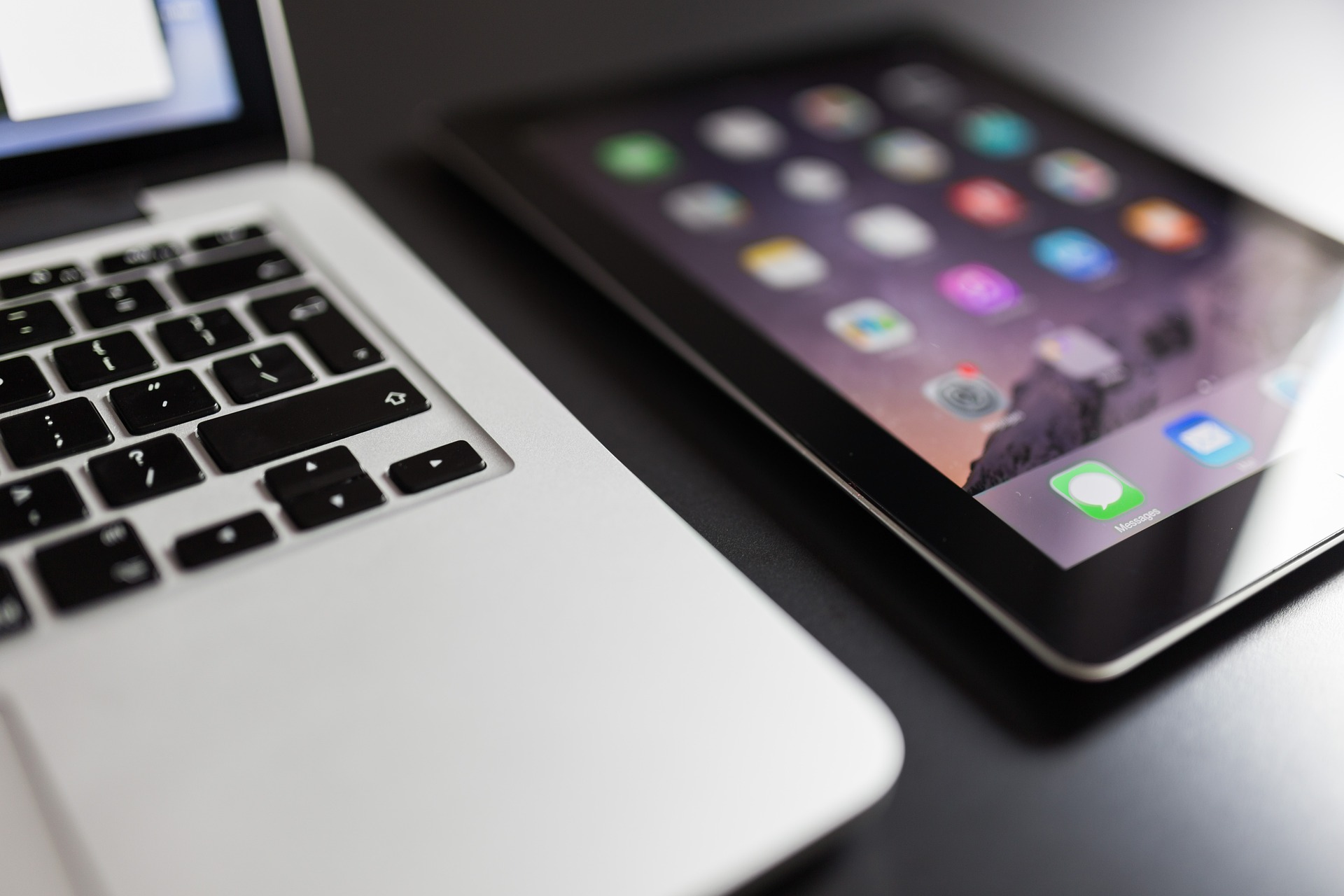 Bild von MacBook und iPad